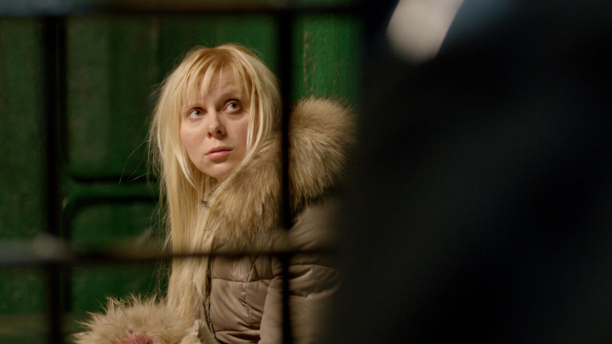 главная героиня вечно куда-то влипает по совершенно непонятной причине