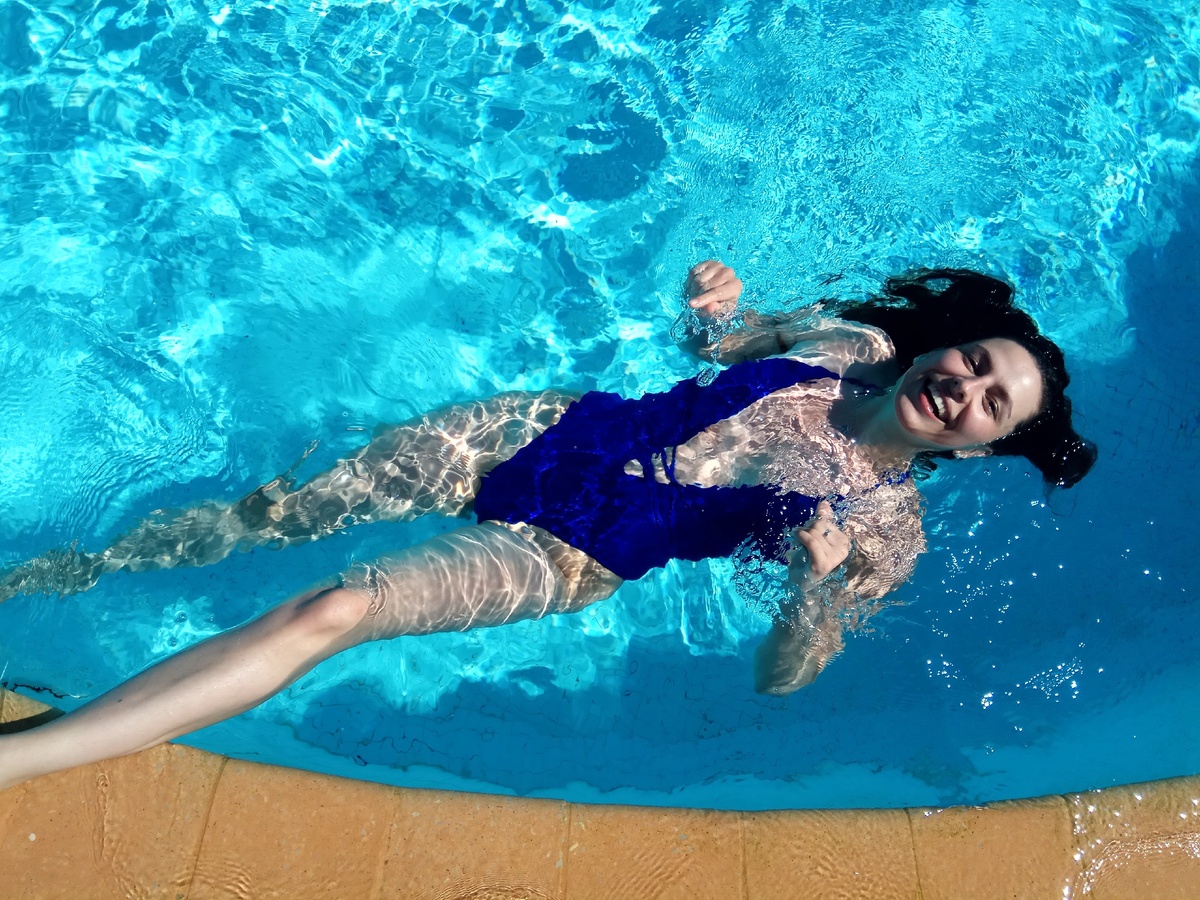 Практикую в Тунисе ранние заплывы в бассейне, это, конечно супер круто (САВИНКОВЫ)