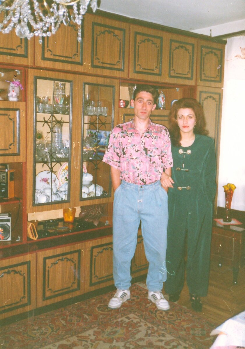 Домашняя фотосессия 90х. Семья из 90х. Девушки 90-х домашнее. Йошкар-ола сергей чиликов. Быт 90-х годов.