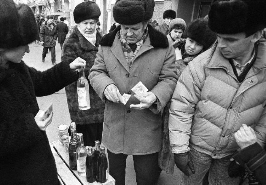 Ленинская. Барахолка. Март 1992 года