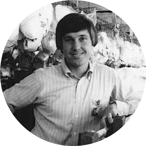 Джеф ДжонсонПервый штатный работник