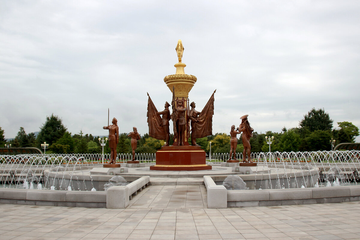 Парк, окружающий Дворец