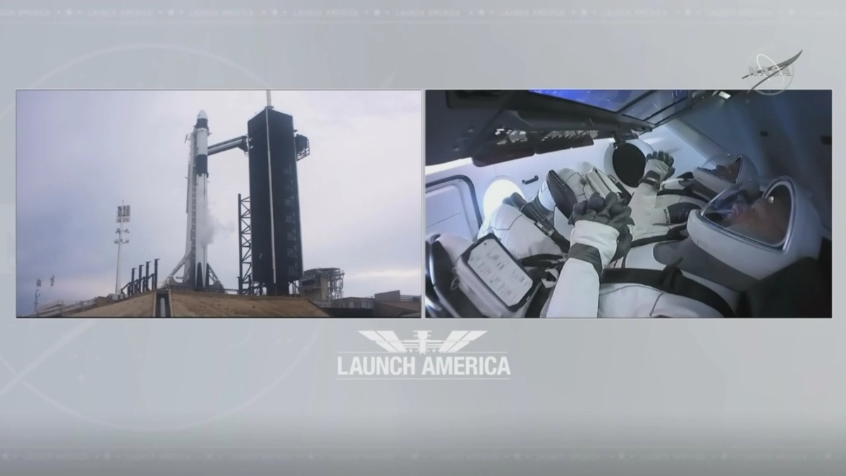 Подготовка космонавтов Дугласа Херли и Роберта Бенкена к первому полету на SpaceX. Снимок экрана с трансляции