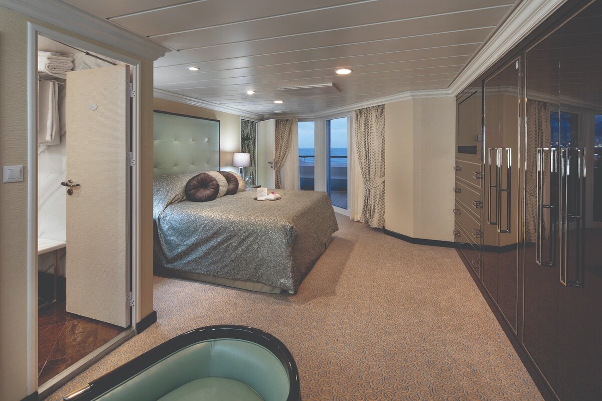 Интерьер каждой из 342 кают Insignia был обновлен