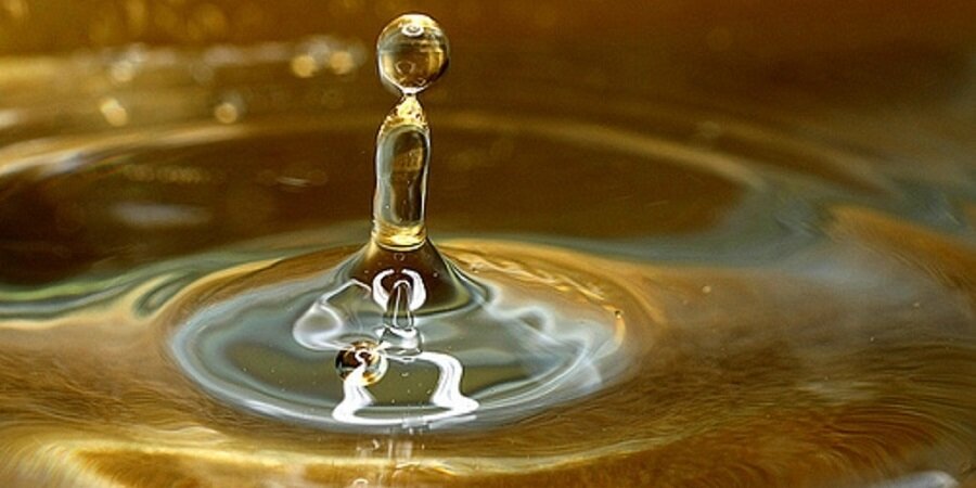 С пустым или полным баком? Как безопаснее всего ездить в жаркую погоду?