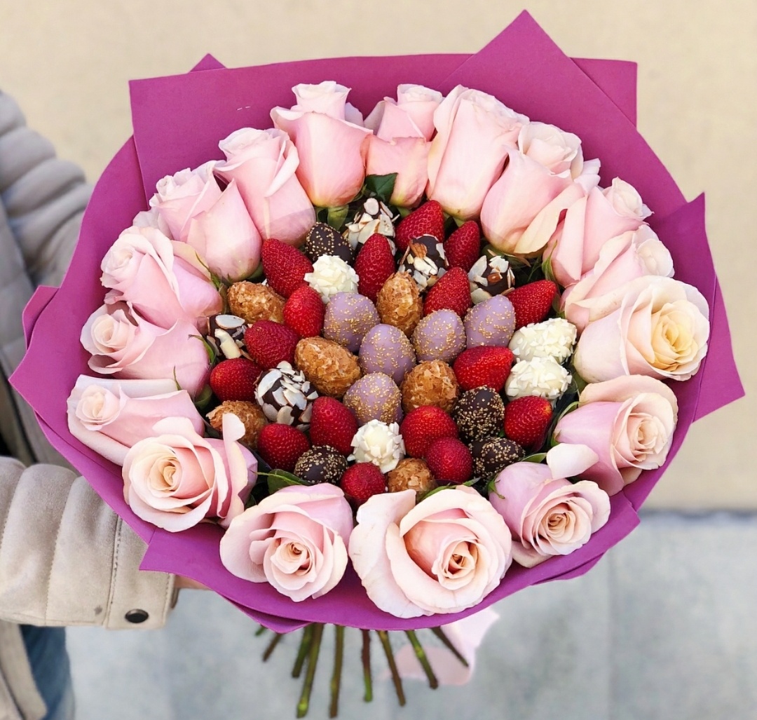 Клубника в Шоколаде 17 Розами 