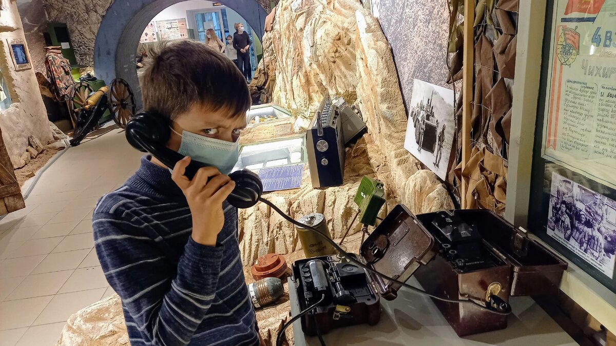 "Алло, не подскажете, когда всё это закончится?" Сын в музее Тулы.