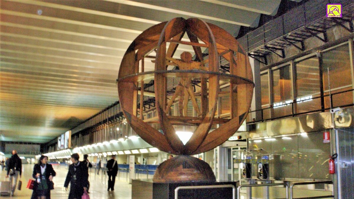 В аэропорту Да Винчи, Рим. 