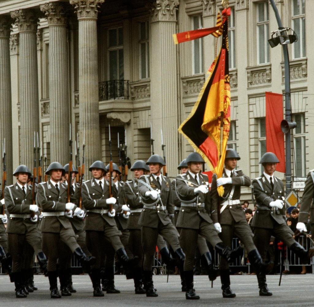 German marches. Национальная народная армия ГДР. Солдаты нна ГДР. Армия ГДР И ФРГ.