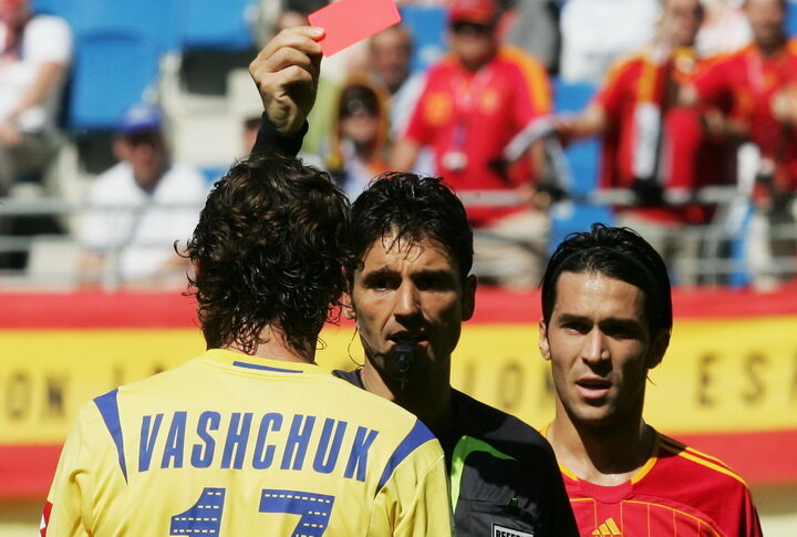 ЧМ 2006 года Испания - Украина.Бузакка удаляет Ващука.