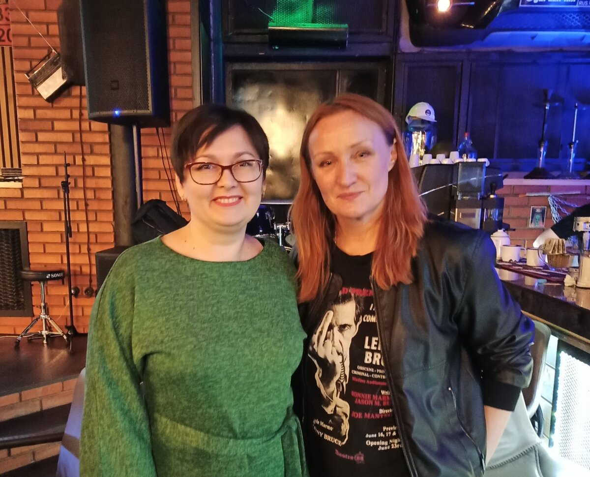 После концерта Елена Новикова любезно согласилась сфотографироваться с автором статьи. Простите за качество изображения.