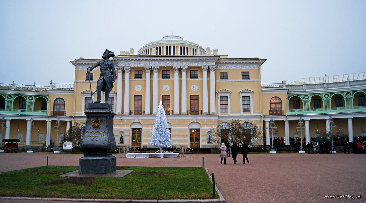 1. Вид со стороны парка на главное здание дворца, построенное к осени 1782 года.