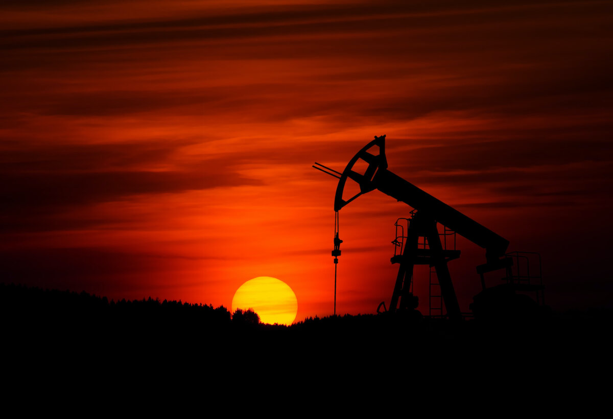 Добыча сырой нефти (Z. Burival / Unsplash License)