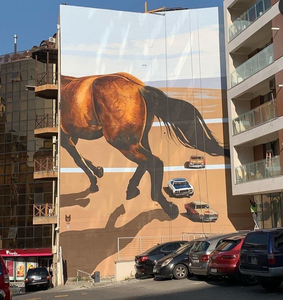 на дроге по ул.Нино Рамишвили (видно, когда едешь с Чавчавадзе)