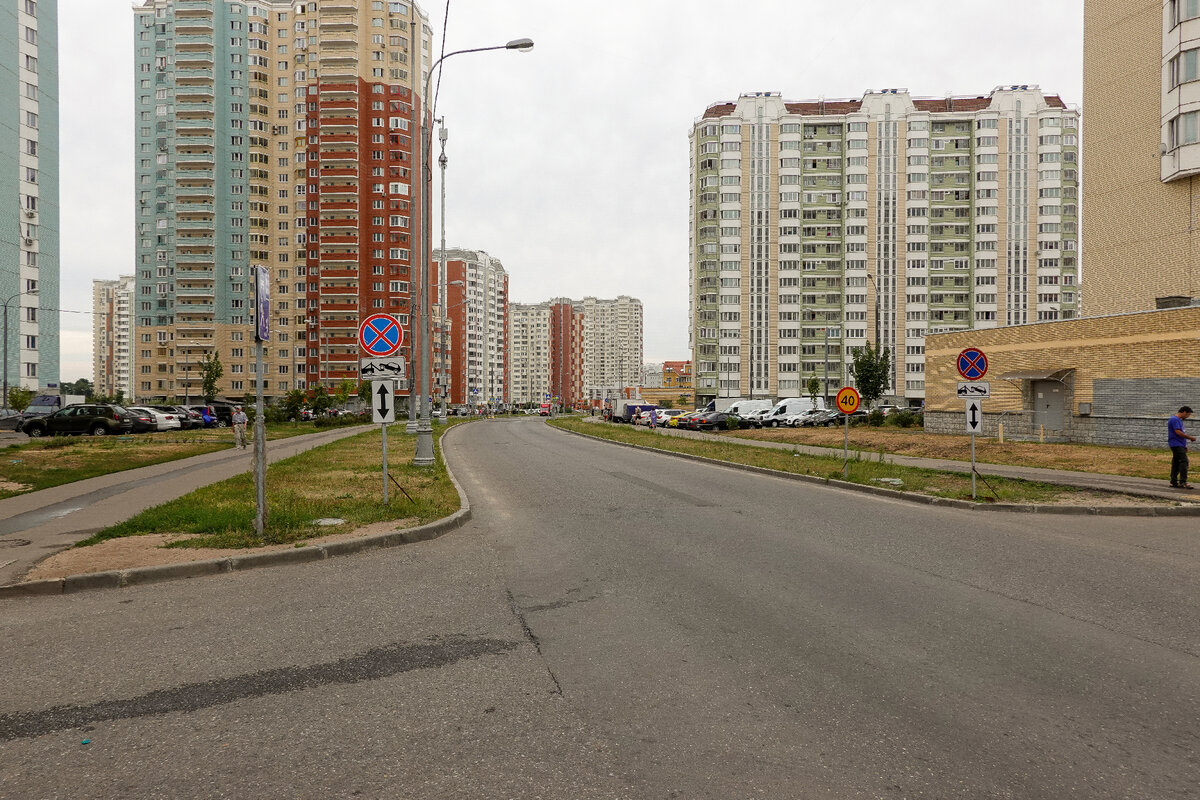 Один из самых унылых районов Москвы - человейники, парковки и почти никакой  зелени. Хотели бы здесь жить? | Самый главный путешественник | Дзен