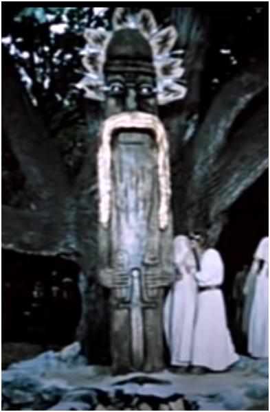 Идол Перуна. Кадр из фильма ”Легенда о княгине Ольге “( CCCР, 1983 г.), в нем показаны               события X века. 