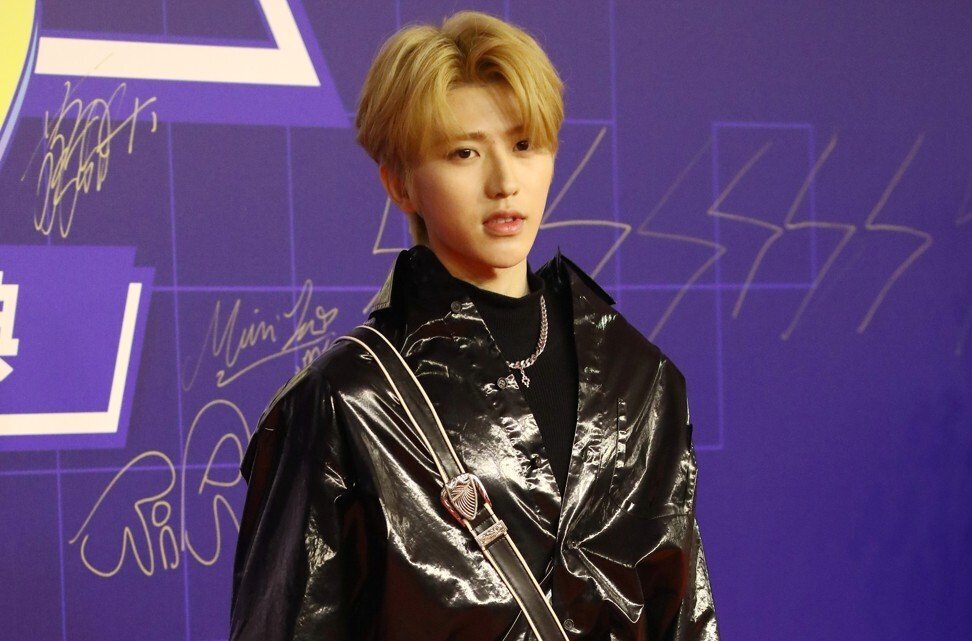 Певец Цай Сюкунь (он же Кун) на красной дорожке премии Fresh Asia Music Awards в 2019 году в Пекине, Китай. Фото: Getty