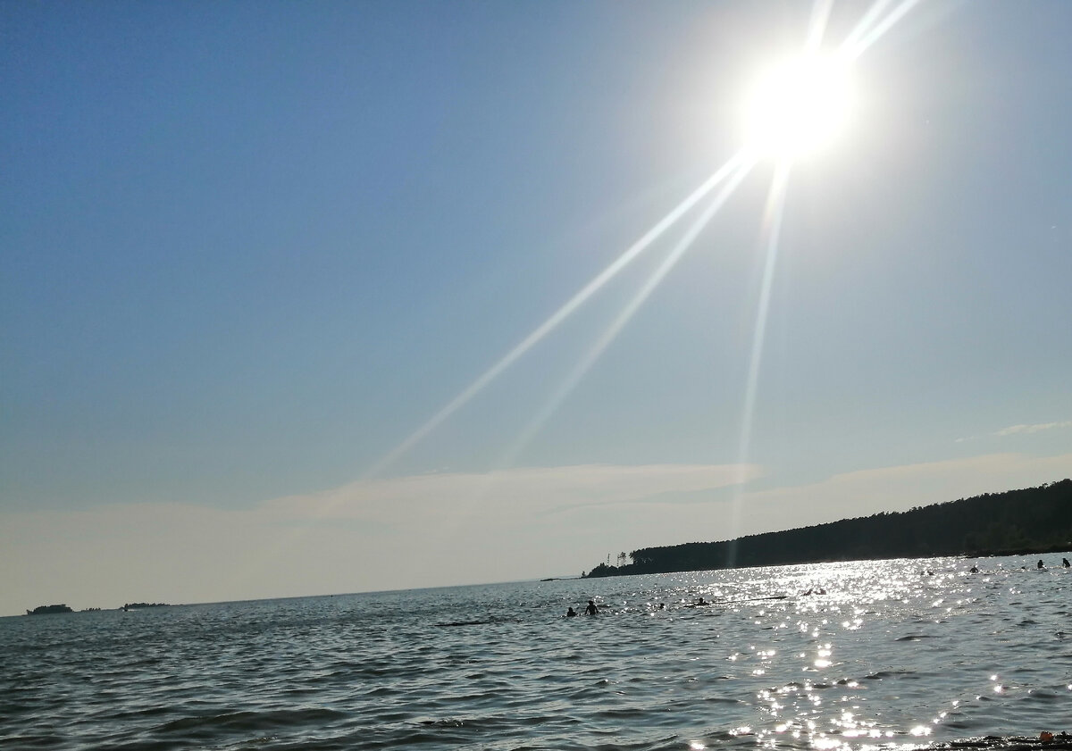 Обское море в лучах вечернего солнца. Фото автора. 