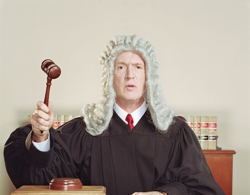 Мантиеносец служит