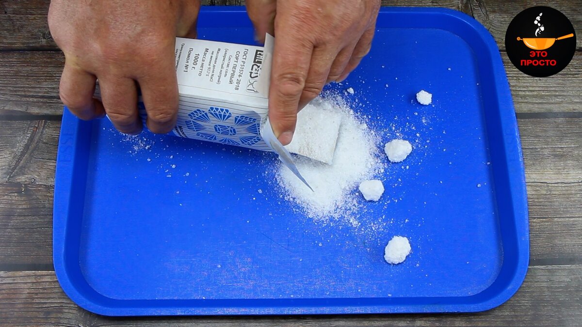 Фото можно листать влево