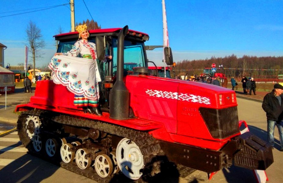 Гусеничный трактор МТЗ Беларус-2103