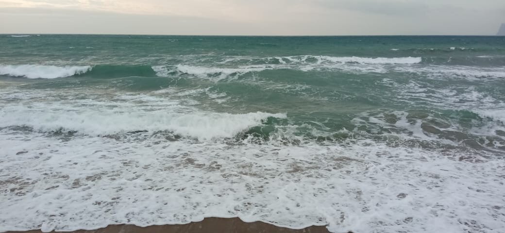 Вид со спасательной вышки на пляже в Орджо :)