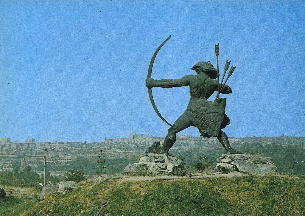 Памятник Хайосу (Айку) в Ереване