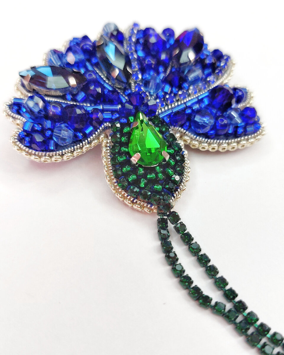 Брошь василек