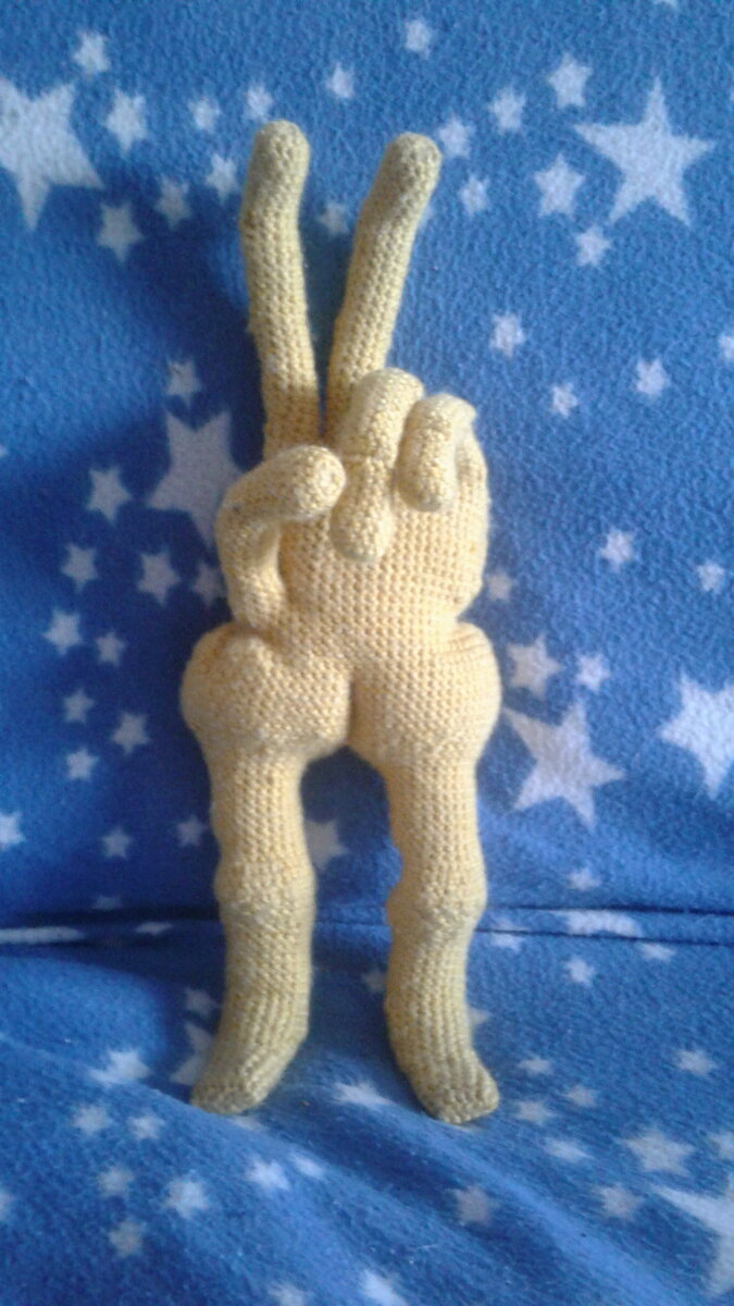 Второе фото. Телефон начинает подозревать, что Рукопоп всё-таки отдаёт желтизной.