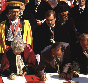 Торжественное подписание Великой Хартии университетов в г. Болонье на праздновании 900-летия университета. Фото с сайта Болонского университета 