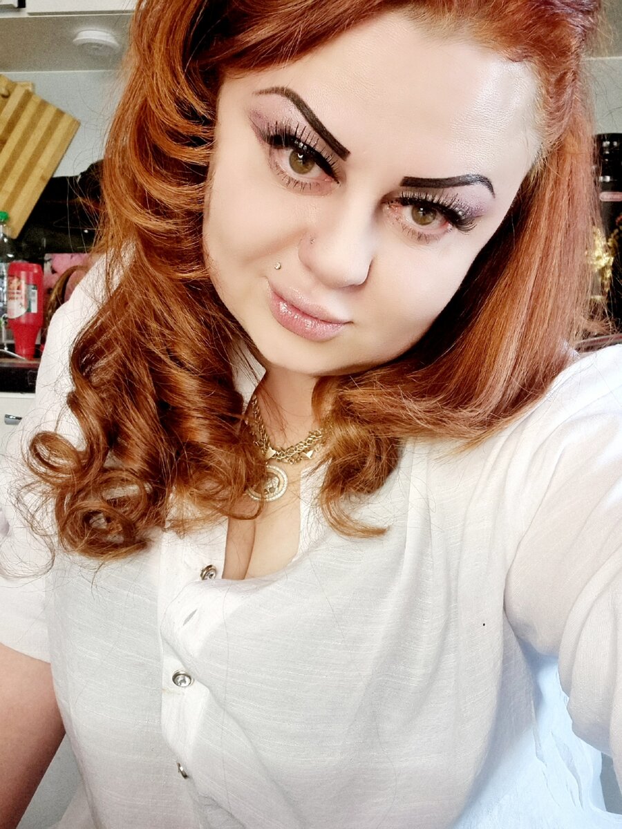 Елена:
Милые Дамы, это грешно…
Иные из-за коментов, гнабления 
Выходят в окно…
Хейт остановите,
Надо в Мире жить!
Истребление грядёт,
Давайте дорожить!

Иди туда, где много Счастья!
Иди туда, где Позитив!
Иди туда, где лепет детский,
Где Ирин голос , как мотив😉

Кто «ГИБРИДОМ» Ирину назвал?
Я расшифровала……
Она Идеал!
 
Г - гламурная
И - импульсивная
Б - бесстрашная
Р - работящая
И - идеальная 
Д - душевная

Немного Иронии не помешает 😉

Был беспечным и наивным
У Иринки юной взгляд,
Все вокруг казалось дивным
…..дцать лет тому назад

Хейтеру слышать 
и видеть противно,
Страница Блогера
порой «агрессивна»….
Но хейт не уйдёт 
с неё никуда,
Злоба с удовольствием-
- хейтера судьба!🤪♥️♥️♥️