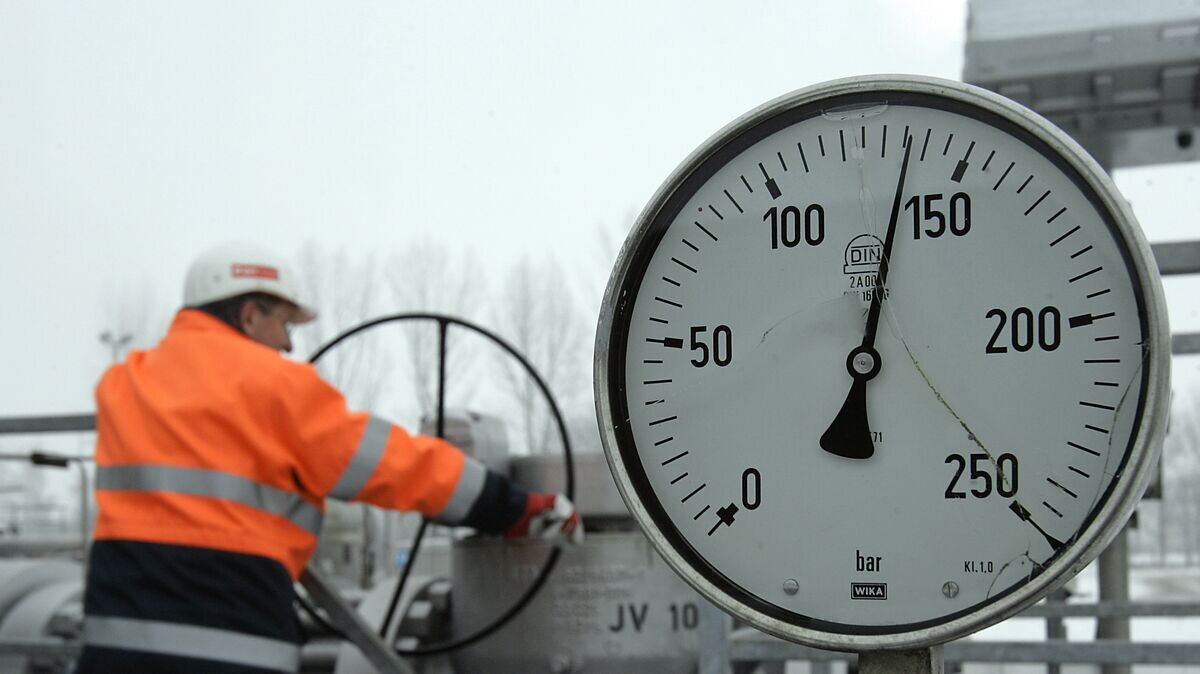    Рабочий на газохранилище в Гронау, Германия© AP Photo / Frank Augstein