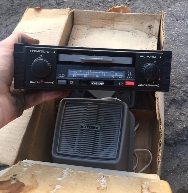 Вид на переднюю панель 