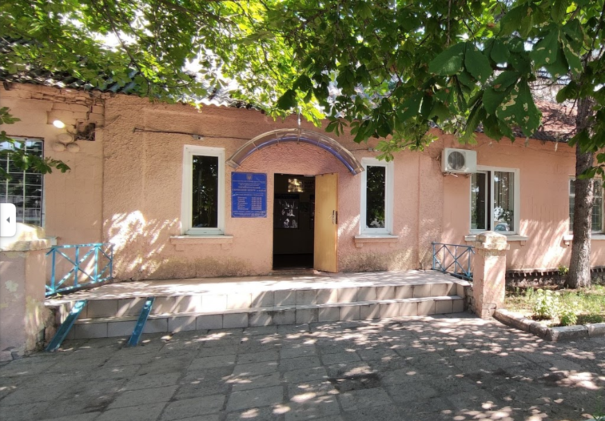 В это здание в Купянске, еще недавно называвшееся Сервисный центр МВД 6346, после соответствующей подготовки переедет местный отдел ГИБДД