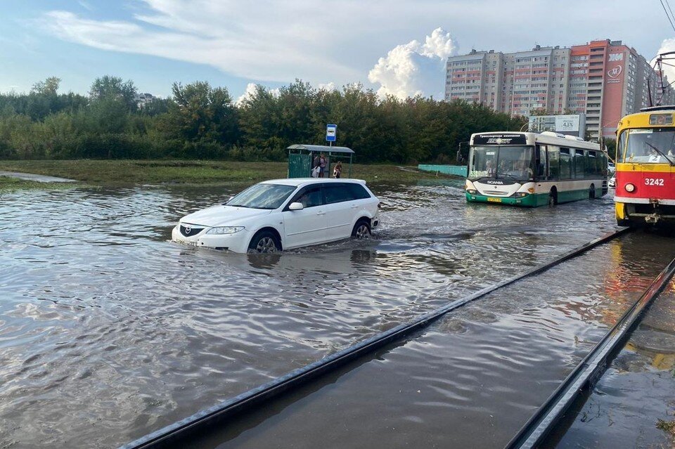     31 августа после дождя в Барнауле вновь затопило проблемную улицу Попова  пресс-службы администрации Барнаула