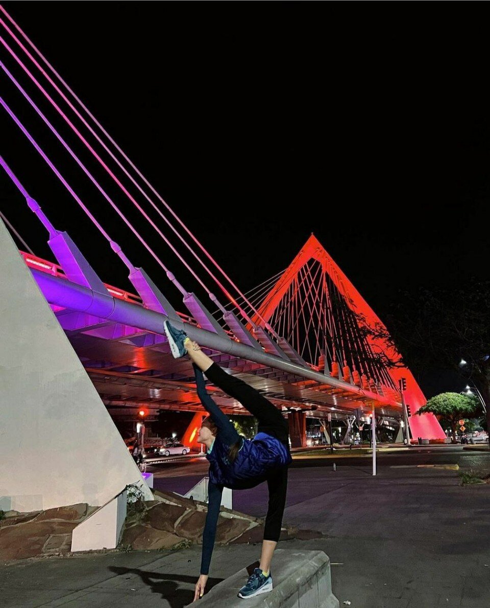     Гимнастка на фоне мексиканского моста. Фото: соцсети