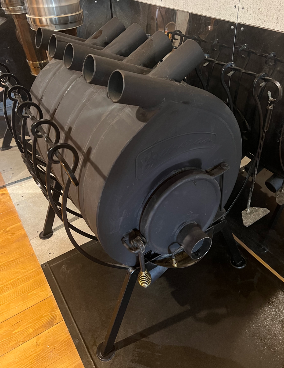 Печь громоздкая, но справляется отлично