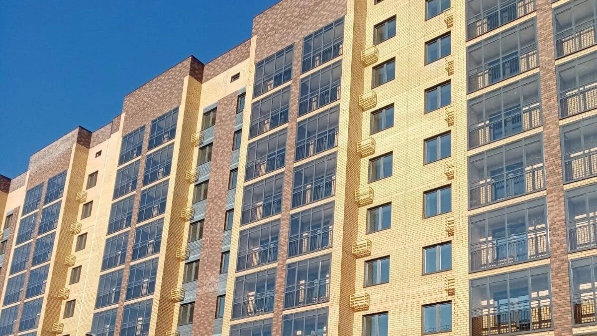     В Казани достроили дом для обманутых дольщиков жилого комплекса «Золотая середина». Об этом сообщила пресс-служба Госстройнадзора Татарстана.