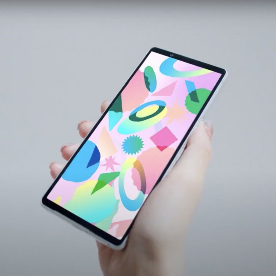 Смартфон с лицевой стороны