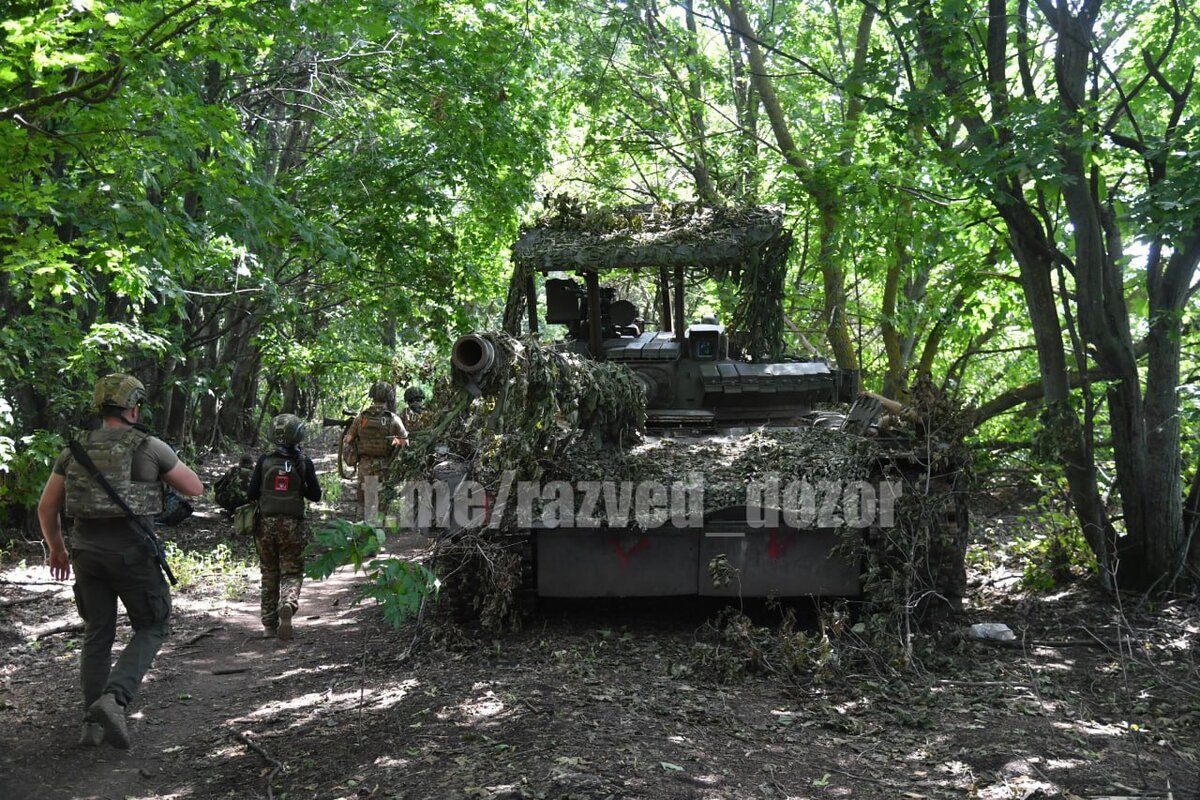 Положение на передовой. Положение на передовой. Битва за бахмут карта. Кадры с передовой донбасса 2022. Пулеметчик.