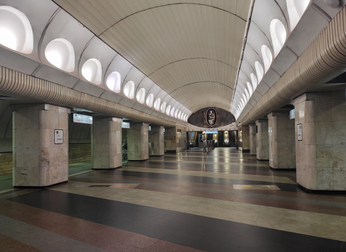 Центральный вестибюль станции.