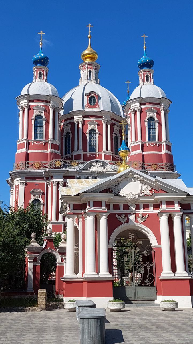 В 1769 году на средства купца К. М. Матвеева был возведен новый пятиглавый барочный храм, дошедший до наших дней. Авторство постройки не установлено; предположительно, его выстроил Иван Яковлев по проекту Пьетро Антонио Трезини.