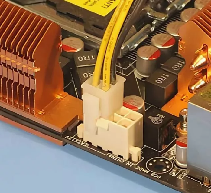 Вместо 8. Atx12v блок питания. Разъем ATX 12 на материнской плате. Atx12v на материнской. Atx12v_1 разъем материнской платы.