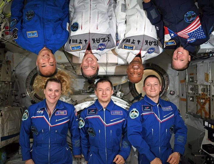 Рыжиков сергей николаевич космонавт. Выставочный стенд космический корабль. С пилотируемым кораблем «союз мс-16». Александр скворцов в космосе. Роскосмос.