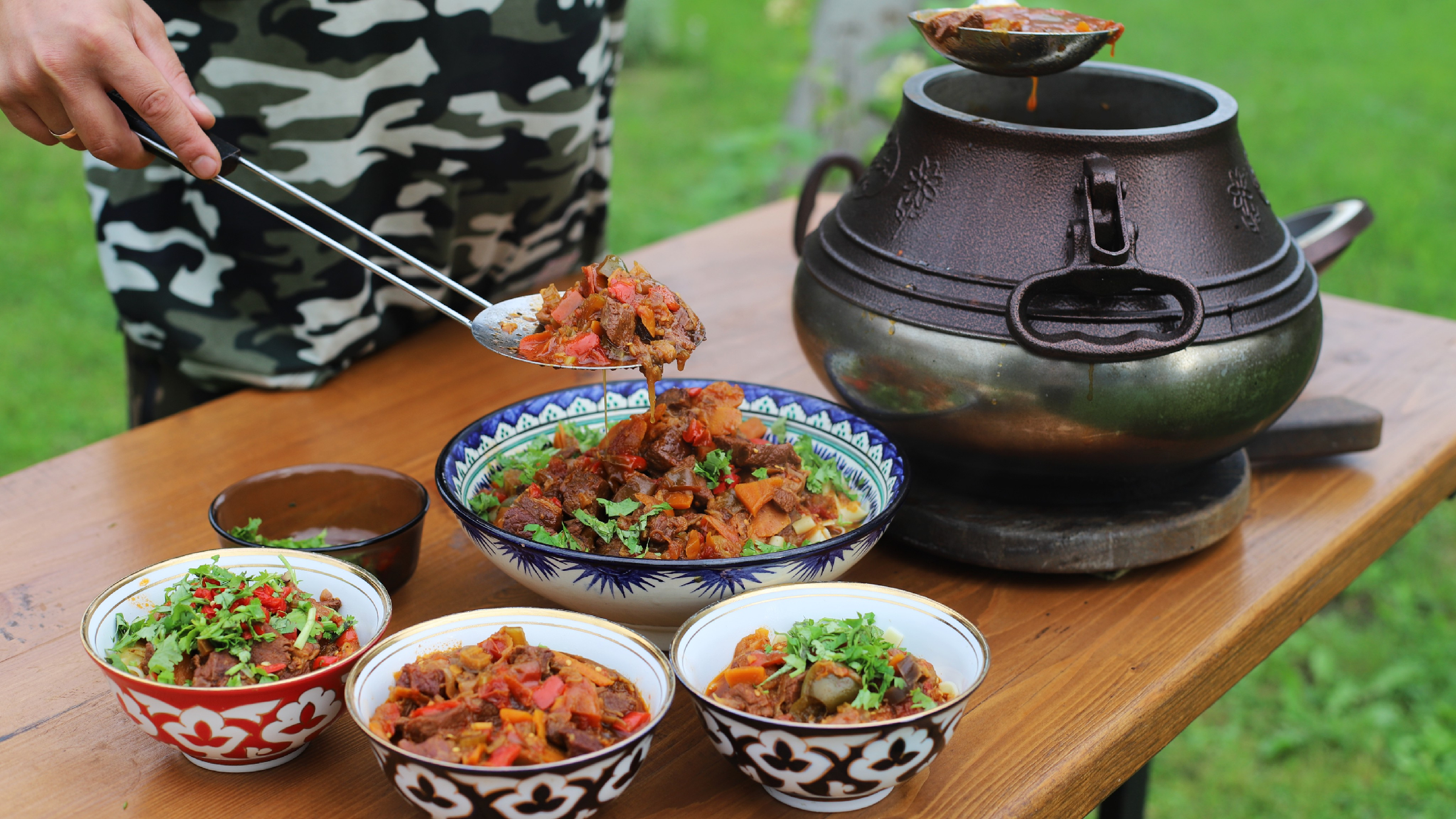 Мясо, овощи и лапша. Лагман в афганском казане