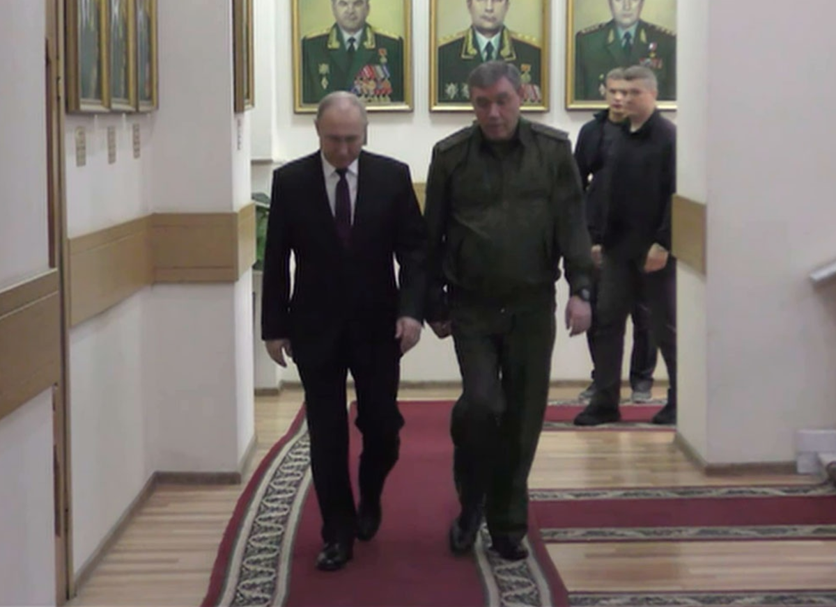    Путин встретился с высшими генералами, отвечающими за военные действия в Украине Марина П.
