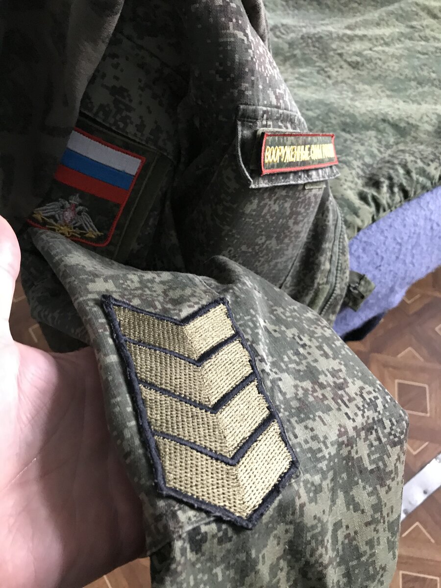 Много служит боец уже минимальную пенсию заслужил...