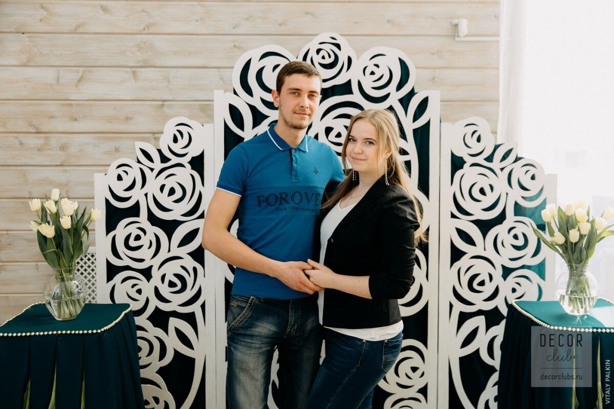 Фотография: резная ширма на свадьбу, задник от студии Decor Club.