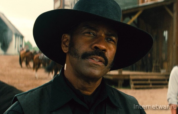Грозный охотник за головами Дензел Вашингтон