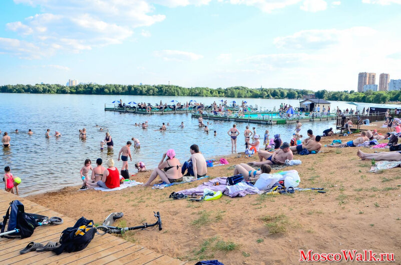 City beach строгино. Пляж Маяк Строгино. Строгино Затон пляж. Строгино водохранилище пляж. Строгино озеро.